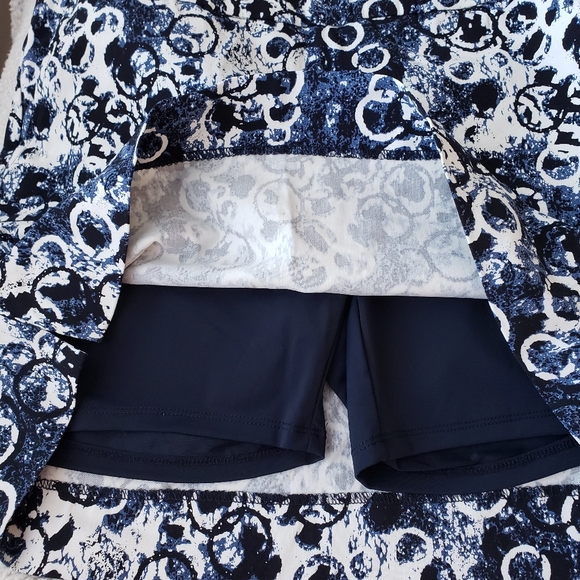 S.C. & Co. Skirt w/ shorts underneath. Size 8 - Picture 3 of 5